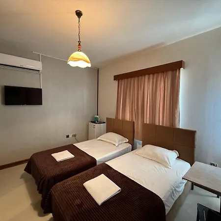 Happiness Affittacamere 3*